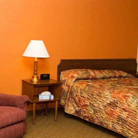 Cottonwood Inn & Suites Phillipsburg Room photo