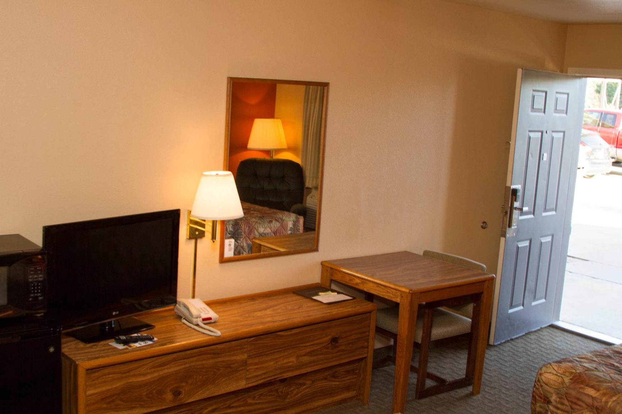 Cottonwood Inn & Suites Phillipsburg Room photo